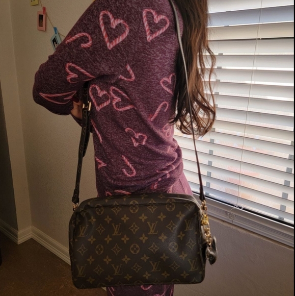 Louis Vuitton Monogram Trousse 28 Crossbody - Picture 9 of 10